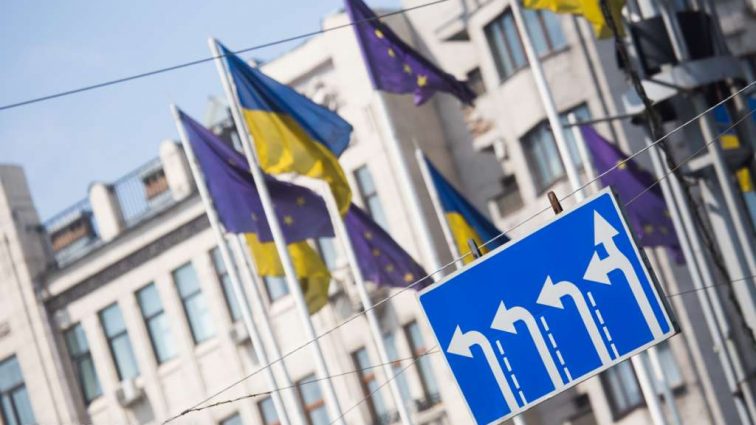 Безвіз можуть скасувати: ЄС попередив Україну