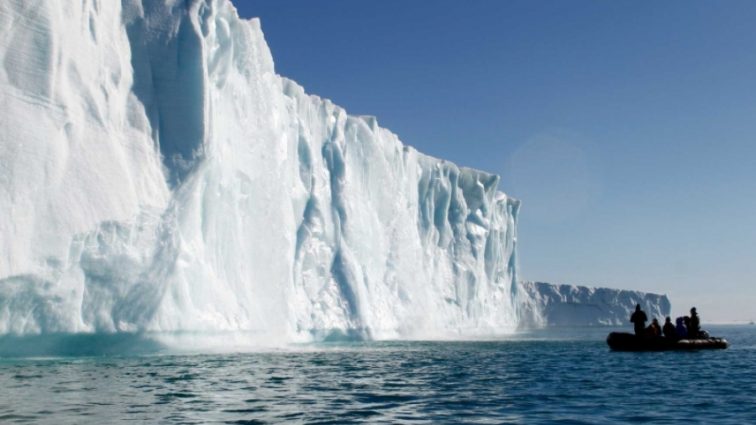 Емірати будуть охолоджувати айсбергами
