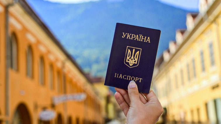 Скільки євро на добу: з’явилося важливе уточнення щодо українського безвізу в різних країнах