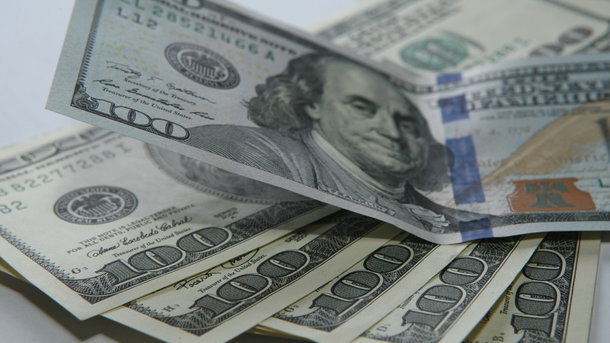 Експерт назвав умови, за яких долар в Україні коштуватиме 30 гривень
