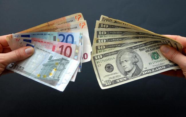 “На два роки вперед”: експерти рекомендують терміново скупляти валюту