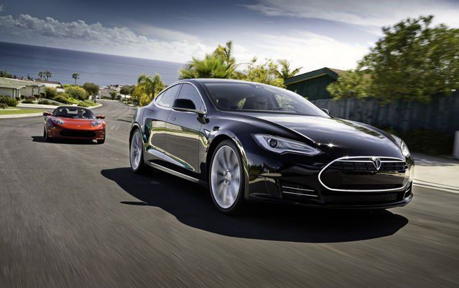 Tesla почала продавати свій перший бюджетний електромобіль