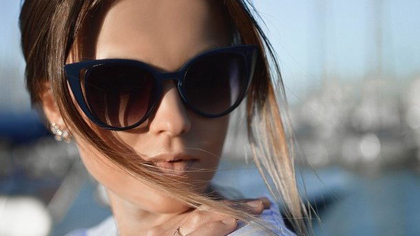 Як правильно доглядати за сонцезахисними окулярами: 10 простих правил