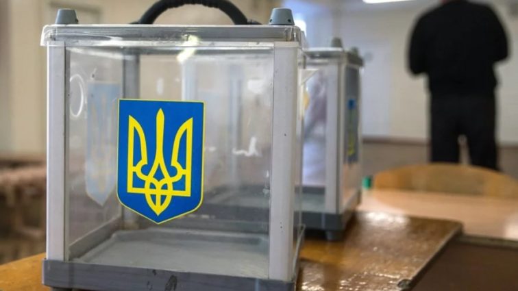 Чому влада не хоче бачити українців на виборах