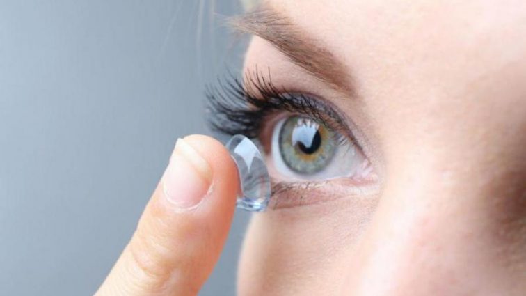 Більшість людей неправильно використовують контактні лінзи