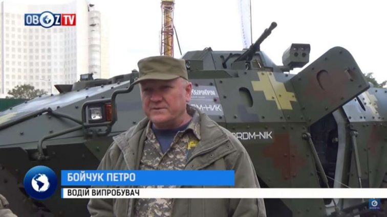 Радіокероване озброєння: в Києві показали круту бронемашину