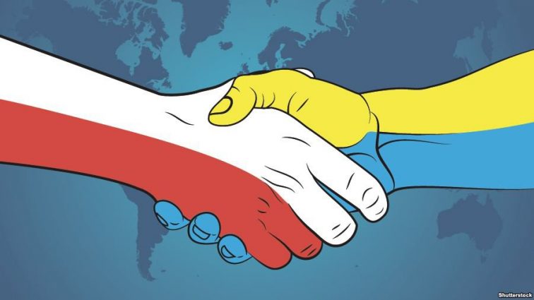На що витрачають і скільки переказують грошей на батьківщину українські заробітчани в Польщі