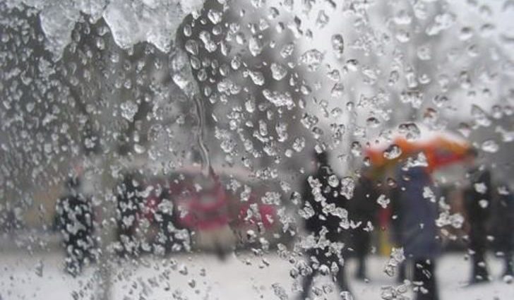Сніг, дощ та ожеледиця: Чим здивує погода українців на цих вихідних