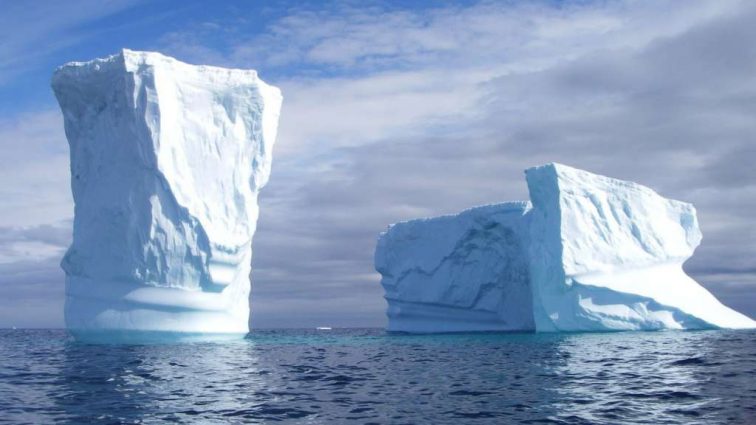 Гігантський айсберг розколовся на шматки: його розміри вражають
