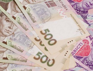 В “ПриватБанку” вилучили 300 тисяч фальшивих гривень