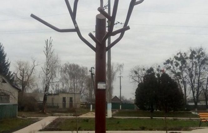 Турбуючись про довкілля: на Черкащині встановили “сонячне” дерево