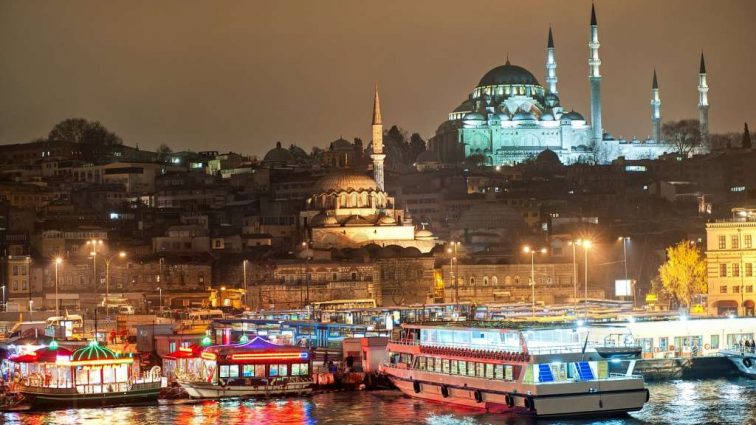 Абсолютно безкоштовно! Які місця варто відвідати у Стамбулі і отримати неймовірне задоволення від побаченого