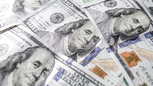 Долар далі продовжує зростати: звідки підвищення і що далі