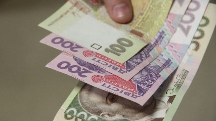 Влада з бюджету виділила майже 300 мільйонів: хто з українців отримає виплати