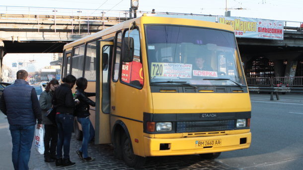 “Чи вплине подорожчання на комфорт?” – У Києві піднялась ціна на проїзд в маршрутках і буде ще рости