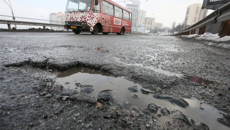 “Замість будівництва нових – реконструкція старих”: дізнайтеся, що буде з українськими дорогами