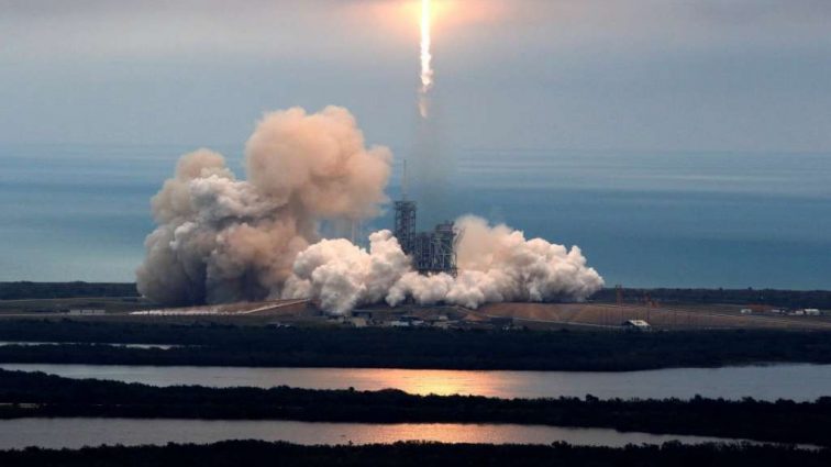 SpaceX перенесла запуск супутника: дізнайтесь причину