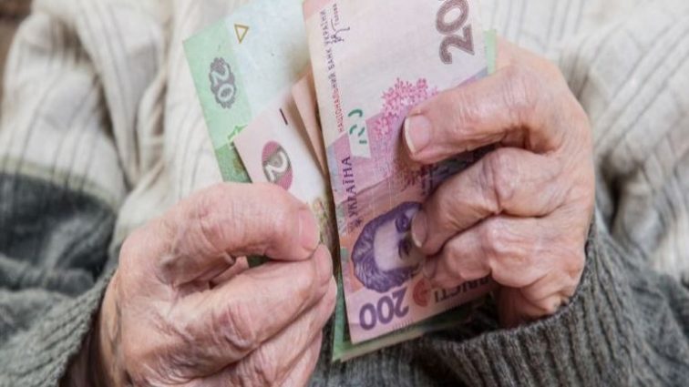 Доплати у розмірі 1500 тис. грн.: Гройсман повідомив кому до 1 травня перерахують пенсії