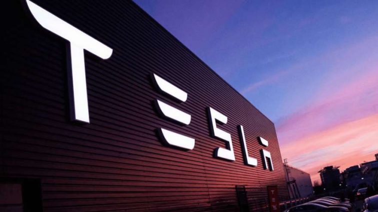 “Через “нудні” питання”: акції Tesla впали