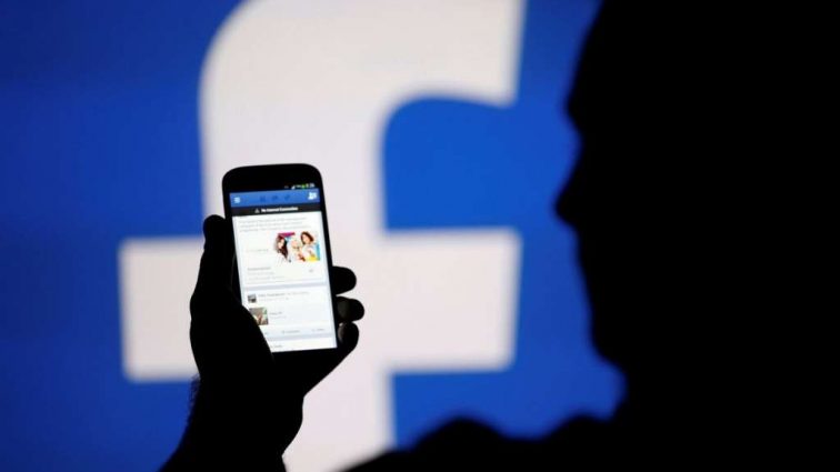 Дізнайтесь навіщо Facebook  пропонує користувачам присилати оголені фото