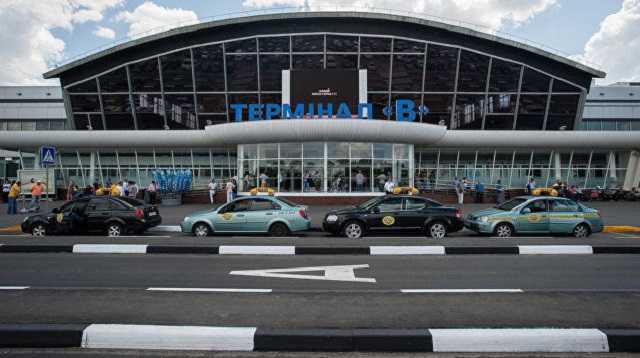 Аеропорт “Бориспіль” розпродує машини за безцінь. У чому справа?