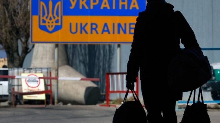 “Переживають за своїх громадян”:  в ЄС почали вводити обмеження для українських заробітчан