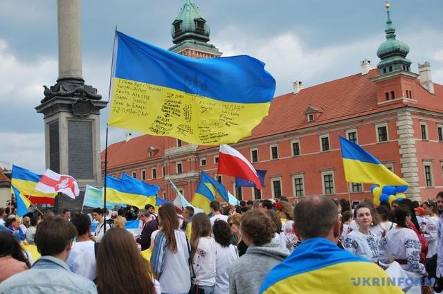 Нарівні з поляками: яку зарплату українці отримують в Польщі