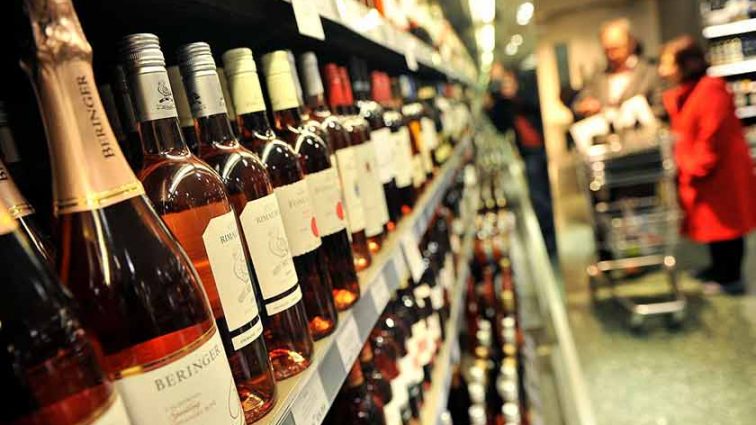 Українці перестали купувати алкоголь: чи добре це насправді?