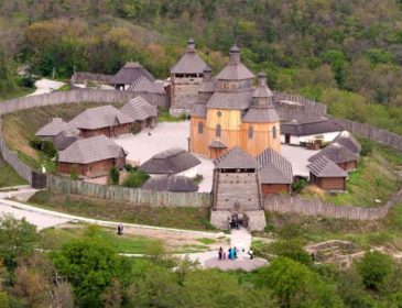 “Одне із семи див України”: чим острів Хортиця приваблює туристів щороку?