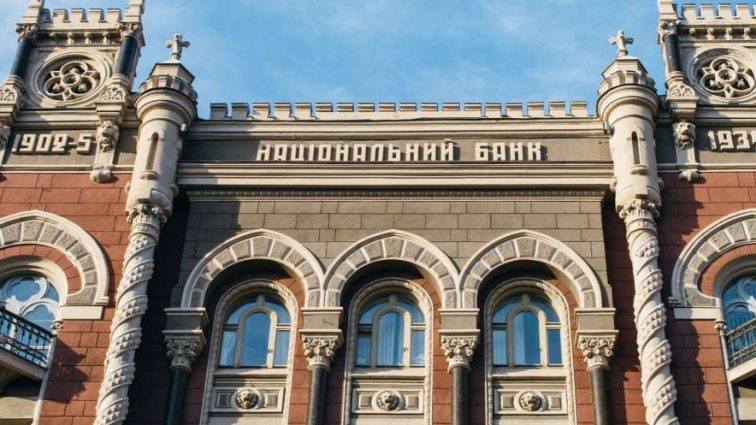 “Залучать третіх осіб”: в українських банках будуть по-новому ідентифікувати клієнтів