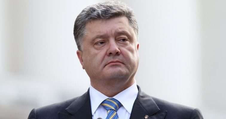 Порошенко: «У державному бюджеті слід передбачити виплату компенсацій українцям, які отримують пенсії, нижчі за прожитковий мінімум»