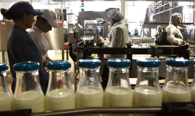 В Україні стрімко дорожчають молочні продукти