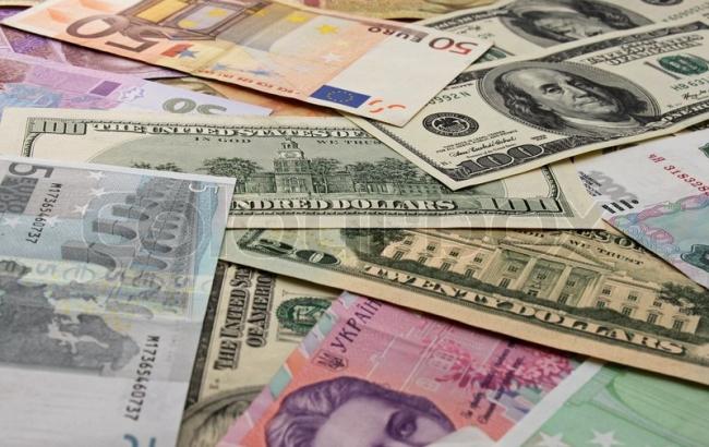 Нацбанк встановив курс валют на вихідні: долар і євро знову здорожчали