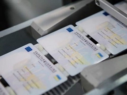 Біометричні паспорти зобов’язані отримати всі: рішення Верховного суду