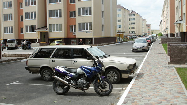 Зі зручного салону на двоколісного “звіра”: чому українці тепер обирають мотоцикли