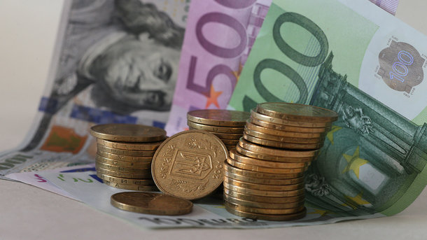 В Україні долар виріс, а євро перетнув психологічну позначку