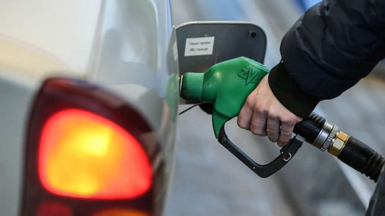 В Україні підвищать ціни на бензин: експерти назвали суму