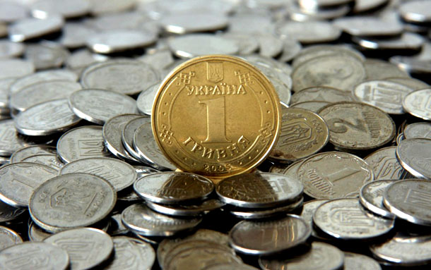 “На 27 копійок”: Національна валюта розпочала тиждень зі зміцнення
