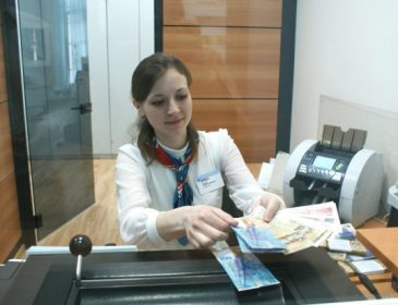 Що відбувається? Українці не можуть обміняти долари в банках
