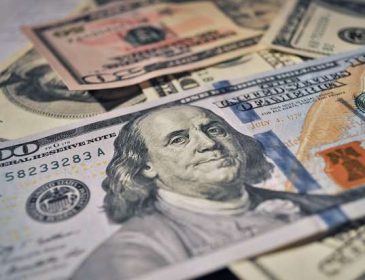 Долар відступає: НБУ опублікували актуальний курс валют