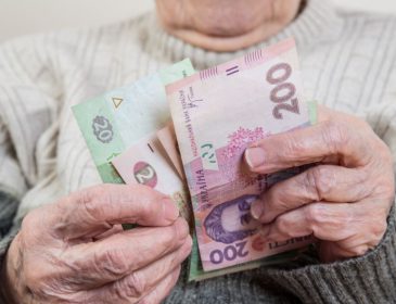 Як українцям будуть підвищувати пенсії: три етапи