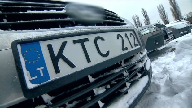 Українським автомобілістам нагадали нові правила розмитнення євроблях