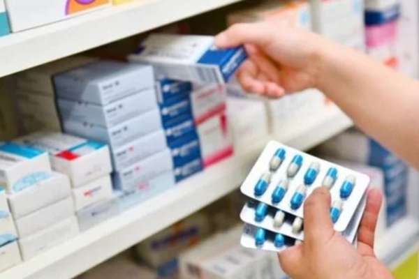 ”Препарат дорогий, але точно вам допоможе”: як українцям впарюють ліки в аптеках