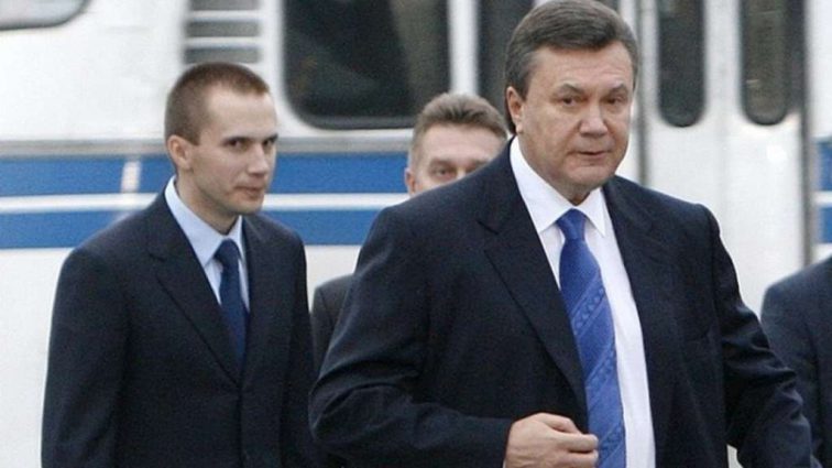 Суд відклав обрання запобіжного заходу Януковичу та його сина! Їх підозрюють у справі щодо заволодіння резиденцією Межигір’я та легалізації доходів