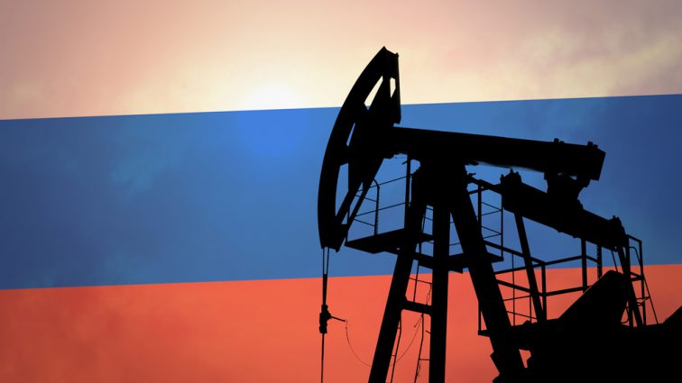 Експерти відстежують транспортування російської нафти, аби не дати РФ обійти санкції